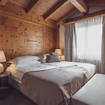 Hotel Waldhuus 4*