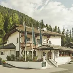 Waldhuus 4* Davos