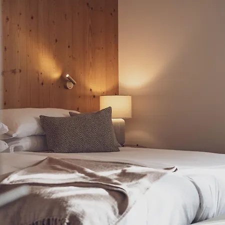 Otel Waldhuus 4*