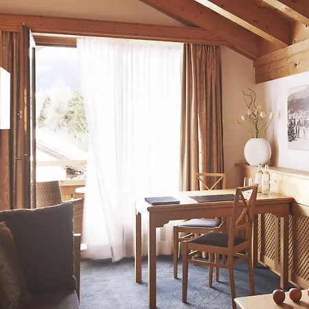 Hotel Waldhuus 4*
