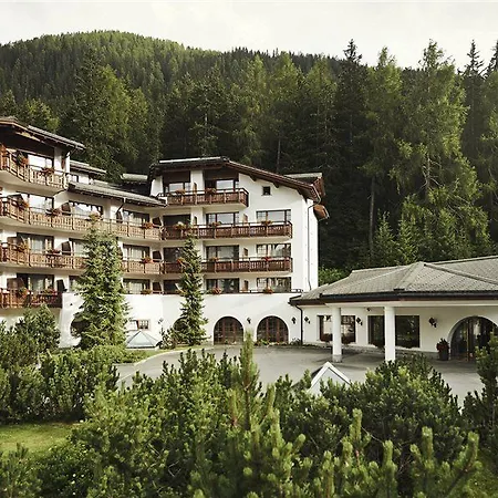 Hotel Waldhuus 4*